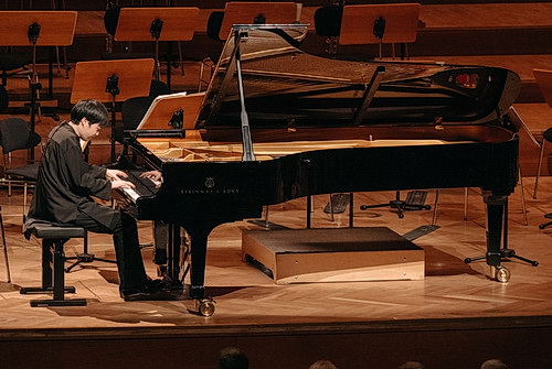 Transparentes, musikalisch reifes Klavierspiel